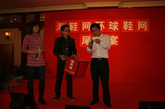 表演期間,允許插入抽獎活動