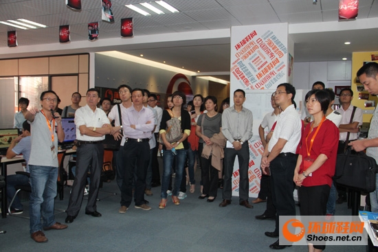 泉州市兩化融合考察團領導一行蒞臨訊網(wǎng)科技視察 泉州市兩化融合考察團領導一行蒞臨訊網(wǎng)科技視察